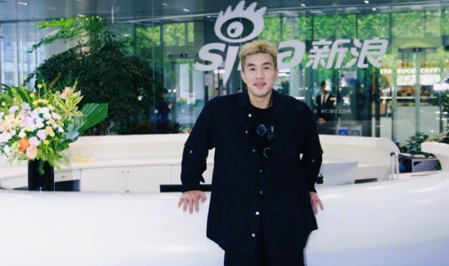 世界杯高清观看-球迷为郭艾伦手术送祝福，定制明信片传递温暖|微博|伤病|心意|赛场|力量_新浪体育_新浪新闻