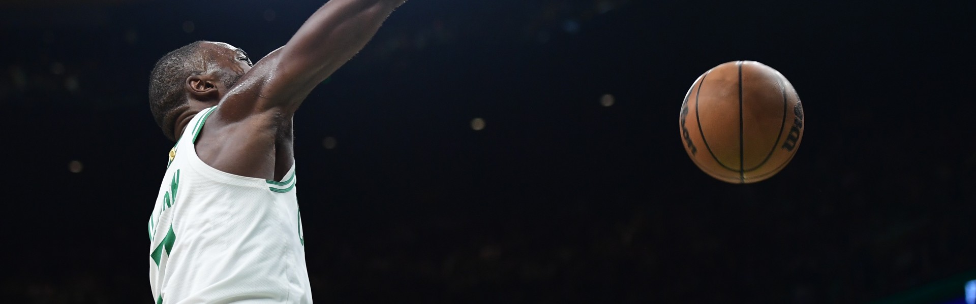 世界杯手机直播-杰伦·布朗：这场失利翻篇 我们都能做得更好 我作为领袖责任