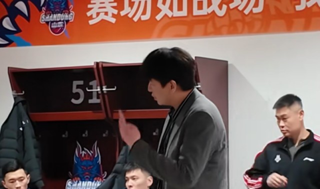 世界杯手机直播-胜宁波更衣室！邱彪强调健康与family，鲍威尔因家庭变故而低迷！