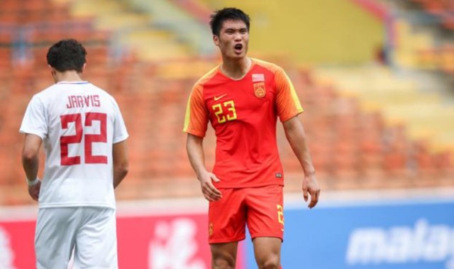 世界杯直播app安装-令人惋惜：一个月内，中国男足2大天才陨落，年纪轻轻前途堪忧