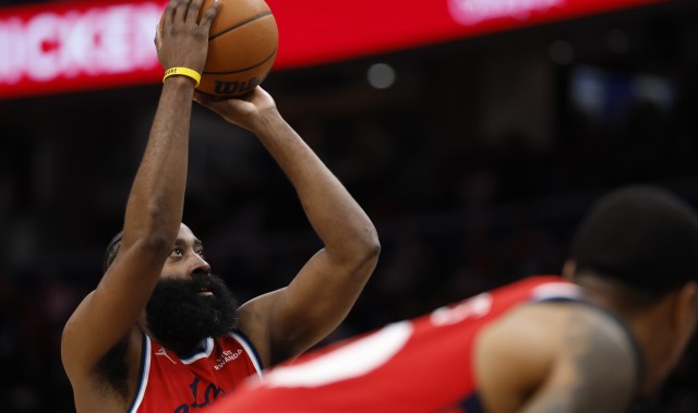 世界杯安装教程-回应上了！哈登外线被放空 接球三分出手稳稳命中